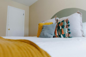 Centrally Located 3BR Overton Square Fast WiFi Free Parking Yes Pets